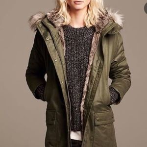 Banana Republic faux fur lined army green parka size L
